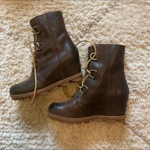 Joan of Artic Sorel Wedge Bootie Boots 8.5